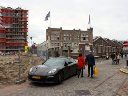 Buurt is drukte De Hallen al beu