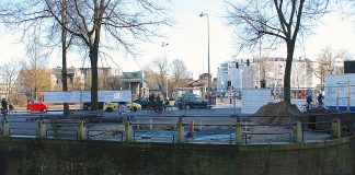 Tweede kiosk in de steigers