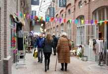 ’Bezoeker Hallen moet hoffelijk zijn’