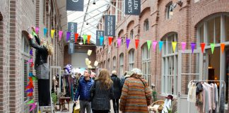 ’Bezoeker Hallen moet hoffelijk zijn’