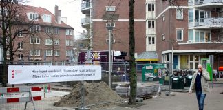 Kiosk? Let op dit spandoek