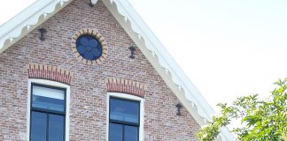 Eten in de achtertuin van West