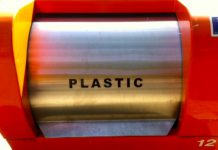 Container plastic afval denkt mee