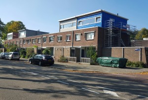 Bij deze woningen aan de Oostoever kan er nog een verdieping op. (foto: Martine de Vente)