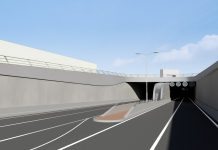 Wandelen door nieuwe tunnel