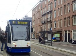 Tram verdwijnt uit Witte de Withstraat