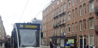 Tram verdwijnt uit Witte de Withstraat