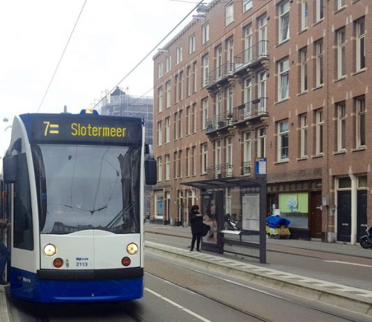 Tram verdwijnt uit Witte de Withstraat