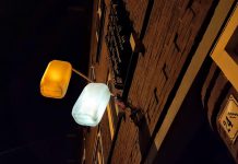 Nog jerrycans in Witte de With