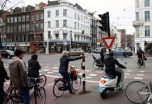 Scooters weg van fietspad