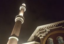 Westermoskee: ‘Vernieler ruit bracht nazigroet’ Westermoskee Amsterdam, De Baarsjes, Baarsjesweg