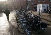 Rek met plek voor bakfiets en krat Fietsenrek Bellamyplein