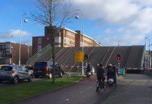 Langer wachten voor brug Beltbrug Jan van Galenstraat Amsterdam