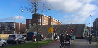 Langer wachten voor brug Beltbrug Jan van Galenstraat Amsterdam