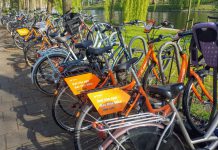 De huurfiets staat nu gewoon op de stoep