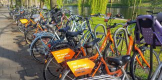 De huurfiets staat nu gewoon op de stoep