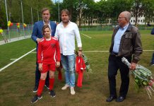 Broers Witschge openen eerste ‘kurk’-kunstgras van Amsterdam