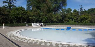 Lekker spartelen in peuterbadjes in West