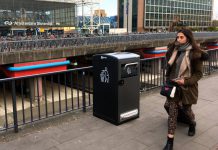Slimme vuilcontainer perst en denkt mee Slimme afvalcontainer van Havenbedrijf Amsterdam op Sloterdijk