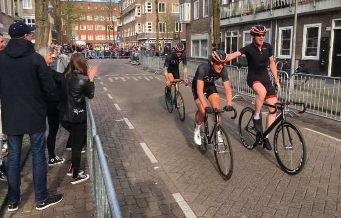 Winnaar Luc Ducrot van de Ronde van de Orteliusstraat Amsterdam-West