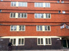 SP: sociale huurwoningen Het Schip niet duurder maken Het Schip in de Spaarndammerbuurt