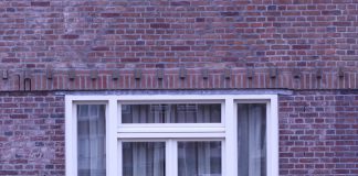 Gezellig zo’n stoep vol banken en planten. Maar mag het eigenlijk wel?