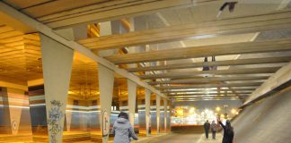 Spiegels brengen licht in onderdoorgang A10