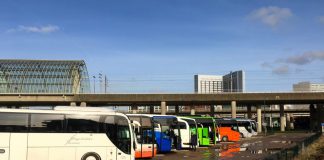 Hoge torens bij Sloterdijk met middeldure huurwoningen