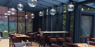 De wereld eet samen bij Grand Café Chassé