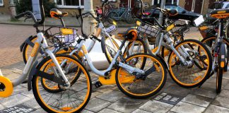 Huurfietsen bij grofvuil gezet