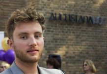 Arjan van de Augustanahof: Naar elkaar omkijken