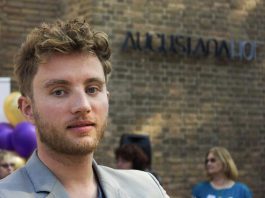 Arjan van de Augustanahof: Naar elkaar omkijken