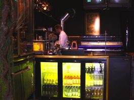 Patatje rendang bij Dr. Pieper in de Kinkerstraat