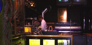 Patatje rendang bij Dr. Pieper in de Kinkerstraat