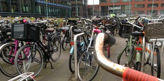 Fietsers ontevreden over stalling Sloterdijk