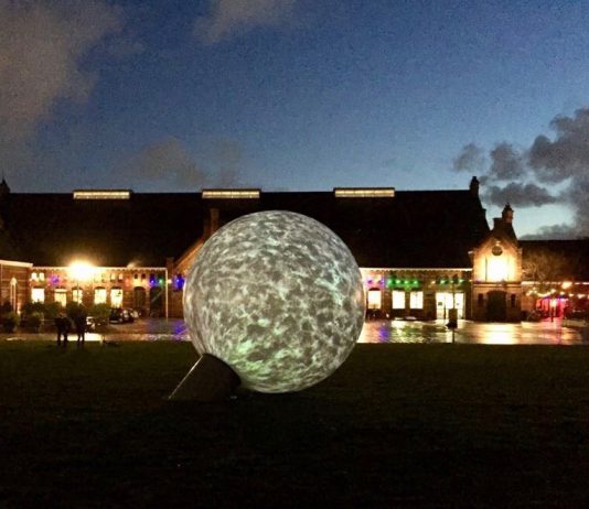 The Sphere 3D verlicht Westergasterrein