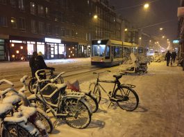 West weer op gang na sneeuwval, waarschuwing voor gladheid