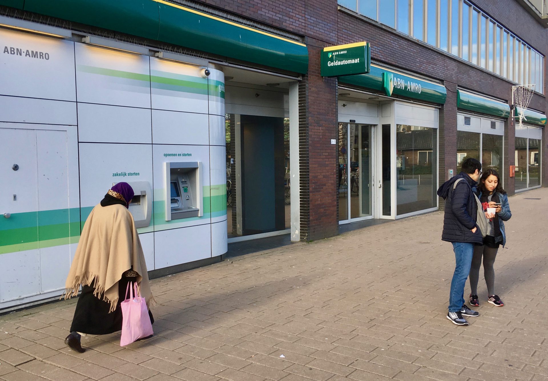 ABN AMRO sluit filiaal Bos en Lommer - Nieuws - De Westkrant