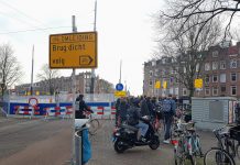 Oranje Loper: eerste hulpbrug over Admiralengracht