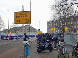 Brug Da Costakade dicht: afstappen en lopen