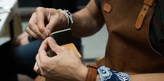 Kunst, handgemaakte spullen, boeken en broeken: 5x aprilmarkten in De Hallen maker market de hallen westkrant