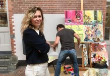Kunstenaars presenteren zich aan buurt en bezoekers De Hallen