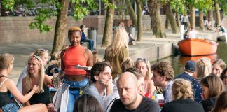 Buurt in Westerpark helpt tien jonge vluchtelingen