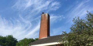 Jongen voor ooievaars Westerpark