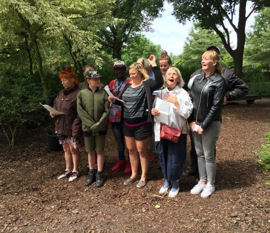 Theater door buurtbewoners Westergasfabriek