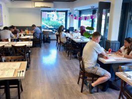 Saté en couscous bij Marovaan in Nieuw-West