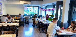 Saté en couscous bij Marovaan in Nieuw-West