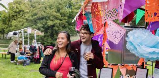 Sociaal foodfestival Heel Mokum Kookt! in Erasmuspark