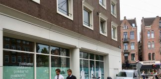 Pakkenwinkel opent deuren in Bilderdijkstraat