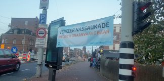 Spandoeken tegen vieze lucht op Nassaukade